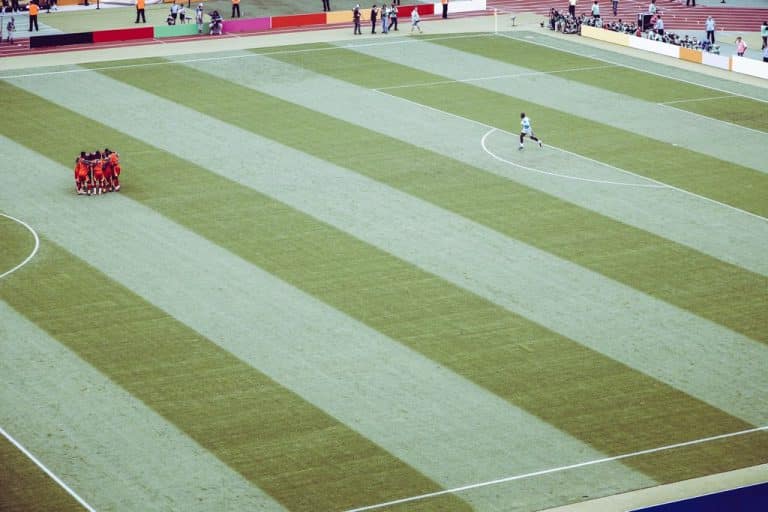 Jouer en futsal ou en city-stade : ce que ça apporte à votre jeu à onze